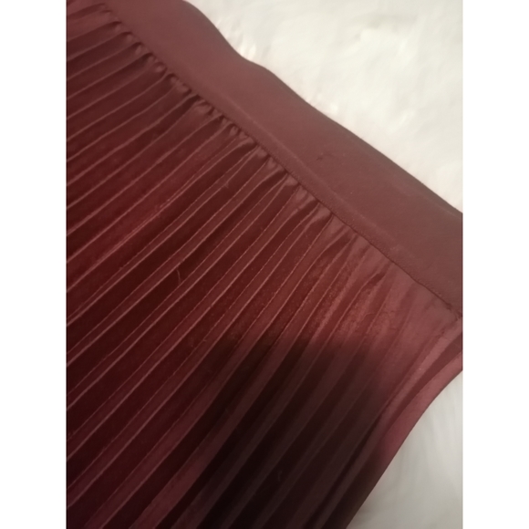 H&M pleated skirt - Picture 2 of 6